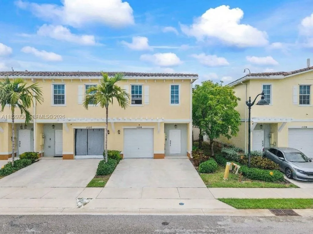 1128 NW 40th Ter, Lauderhill, FL 33313 photo 3