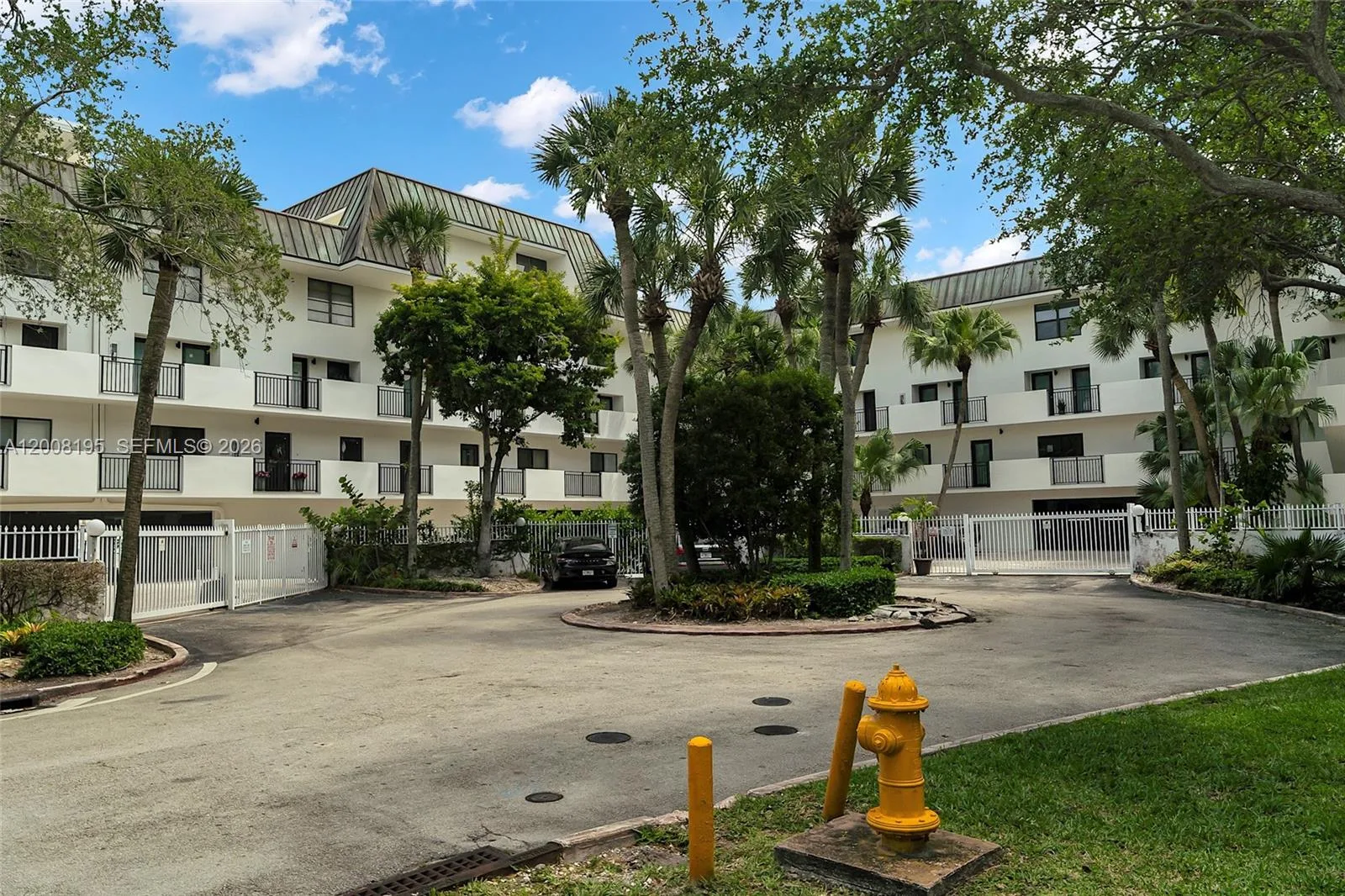 6901 Edgewater Dr # 318, Coral Gables, FL 33133 photo 2