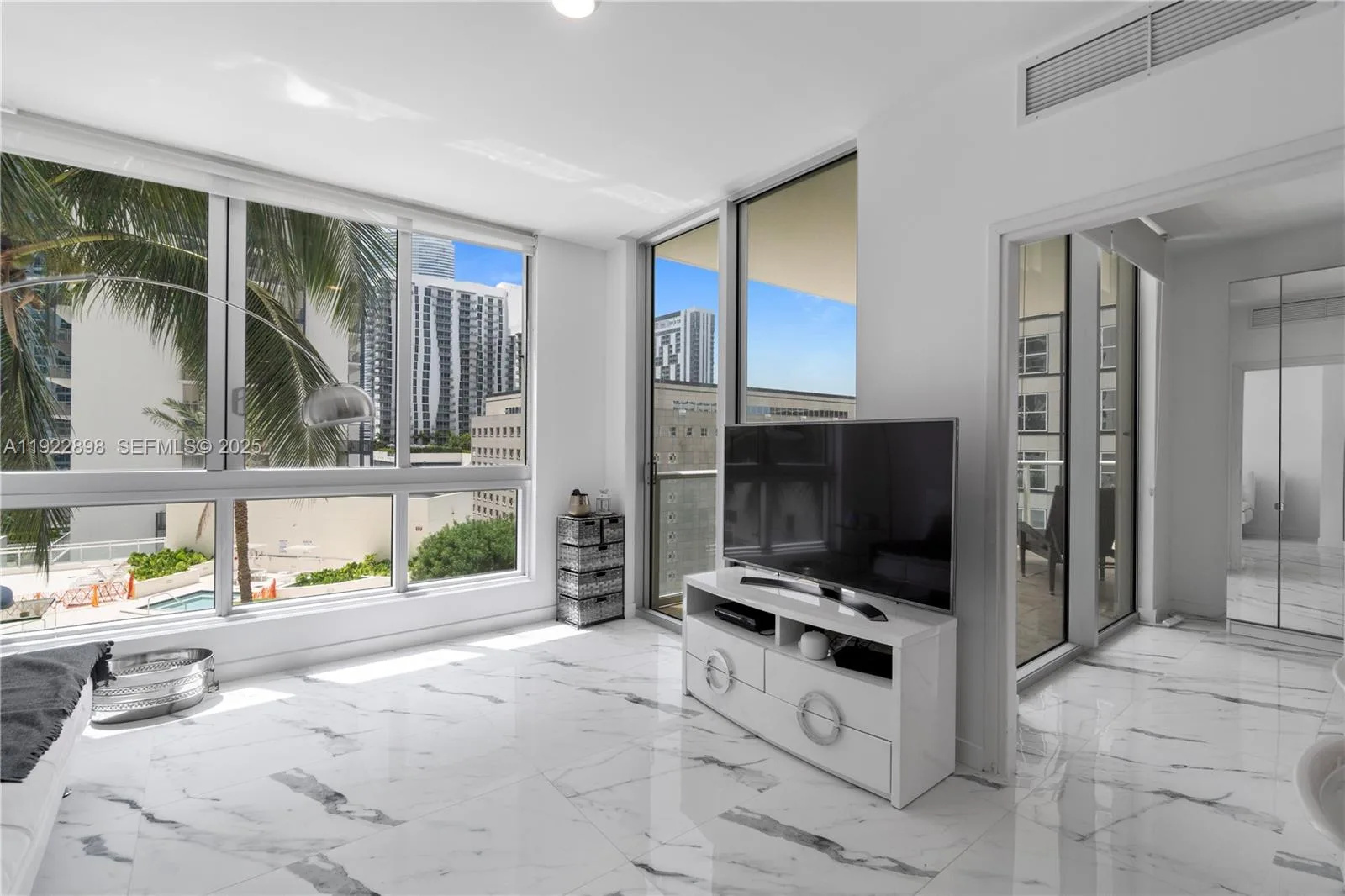 300 S Biscayne Blvd # T-1411, Miami, FL 33131 photo 11