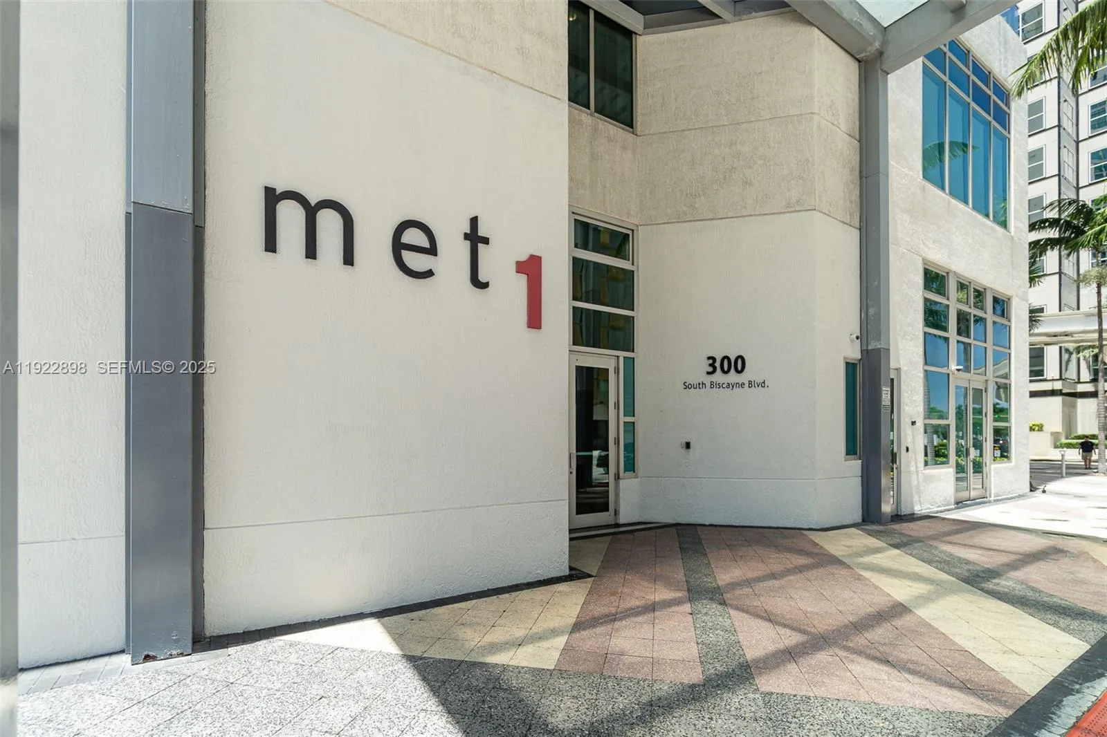 300 S Biscayne Blvd # T-1411, Miami, FL 33131 photo 5