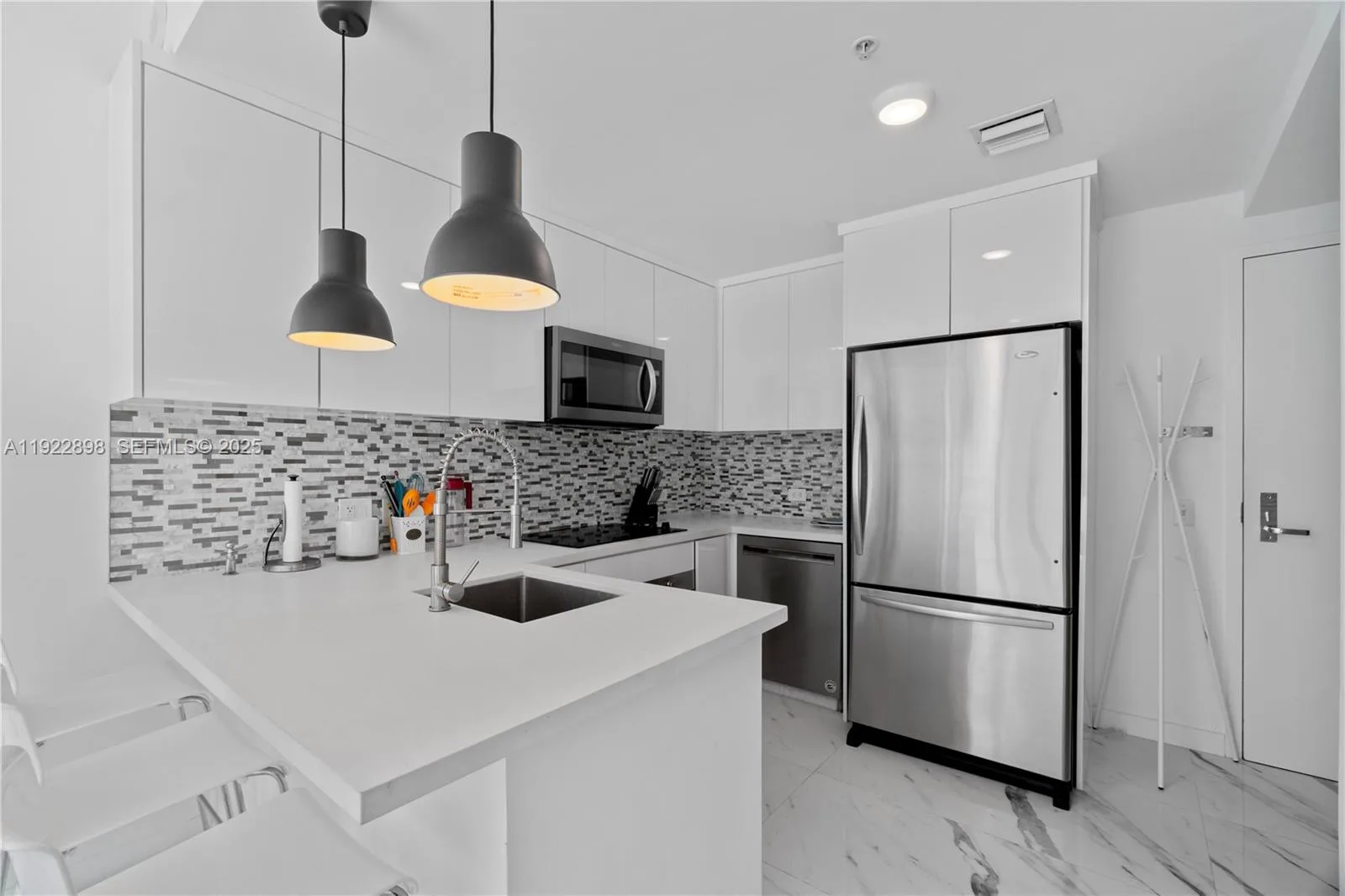 300 S Biscayne Blvd # T-1411, Miami, FL 33131 photo 9
