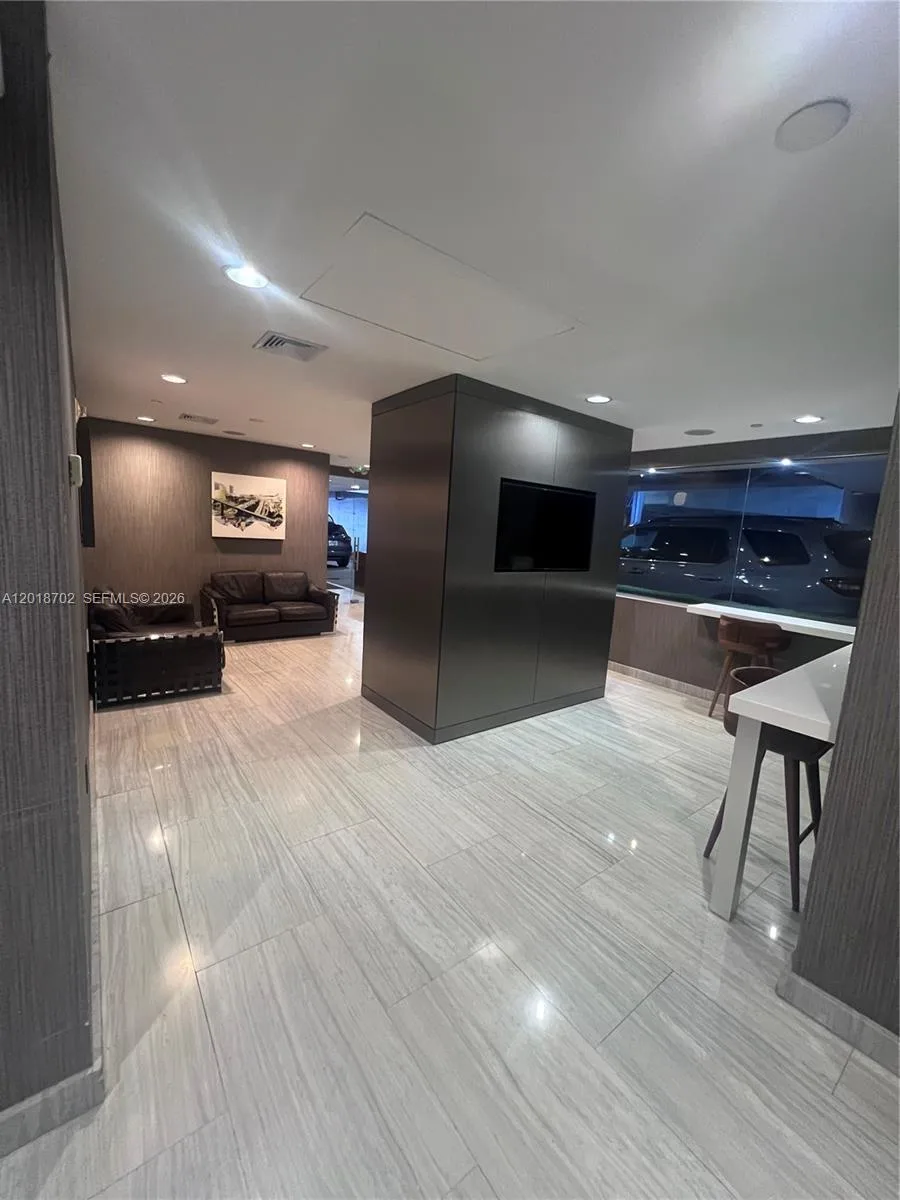 150 SE 2nd Ave # 208, Miami, FL 33131 photo 4