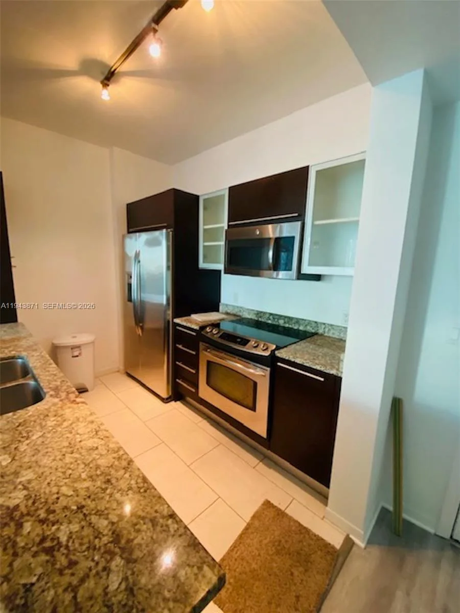 951 Brickell Ave # 3305, Miami, FL 33131