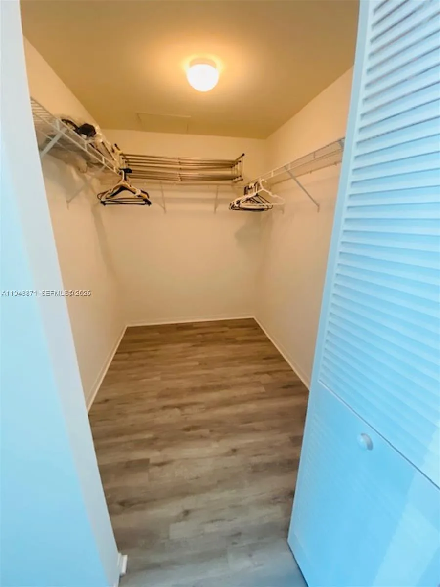 951 Brickell Ave # 3305, Miami, FL 33131 photo 10