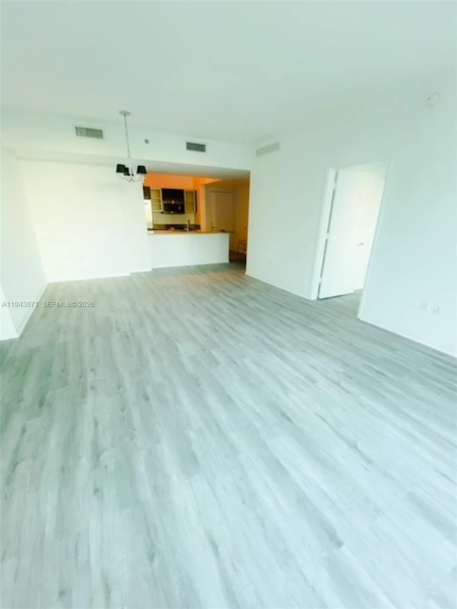 951 Brickell Ave # 3305, Miami, FL 33131 photo 4