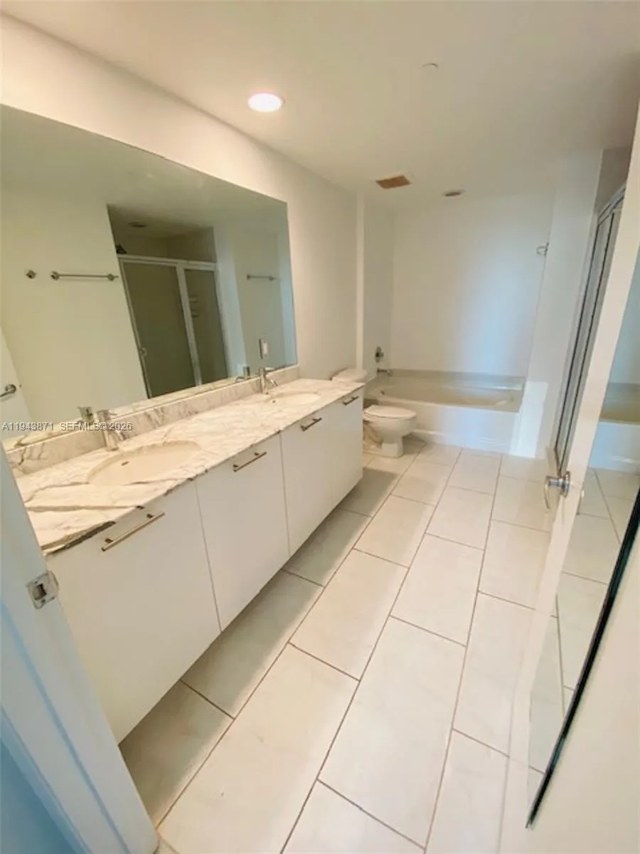 951 Brickell Ave # 3305, Miami, FL 33131 photo 9