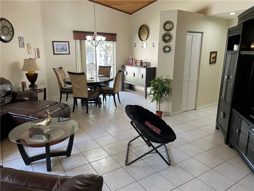 1231 SW 112th Avenue, Pembroke Pines, FL 33025 photo 13