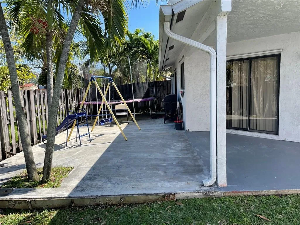 1231 SW 112th Avenue, Pembroke Pines, FL 33025 photo 5