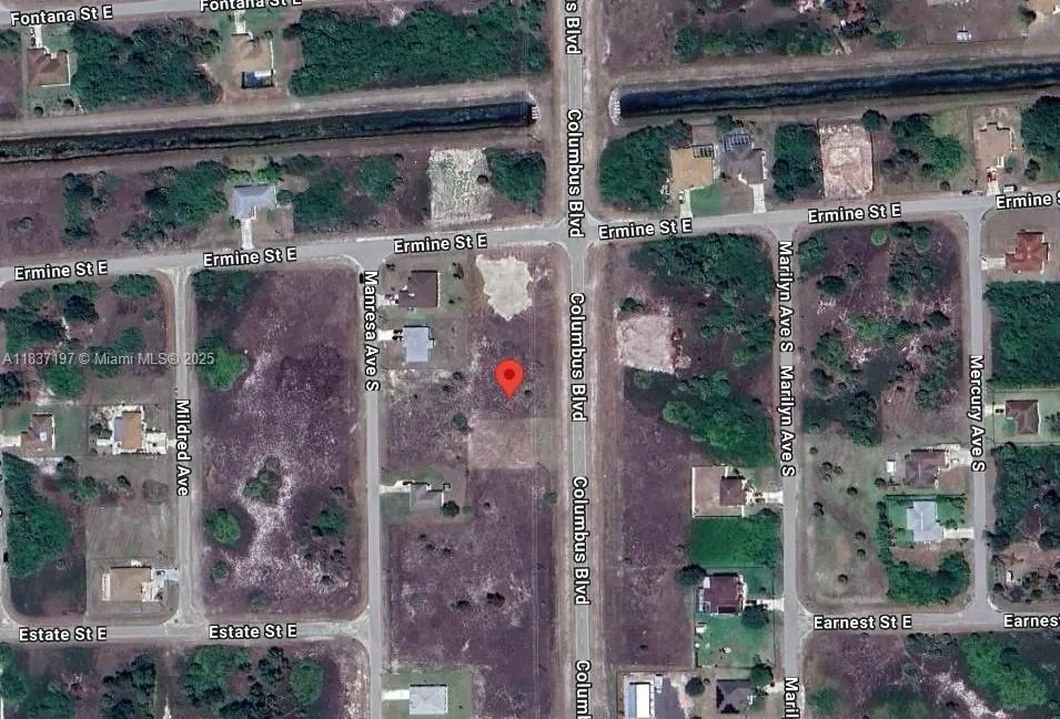 914 Columbus Blvd, Lehigh Acres, FL 33974 photo 2