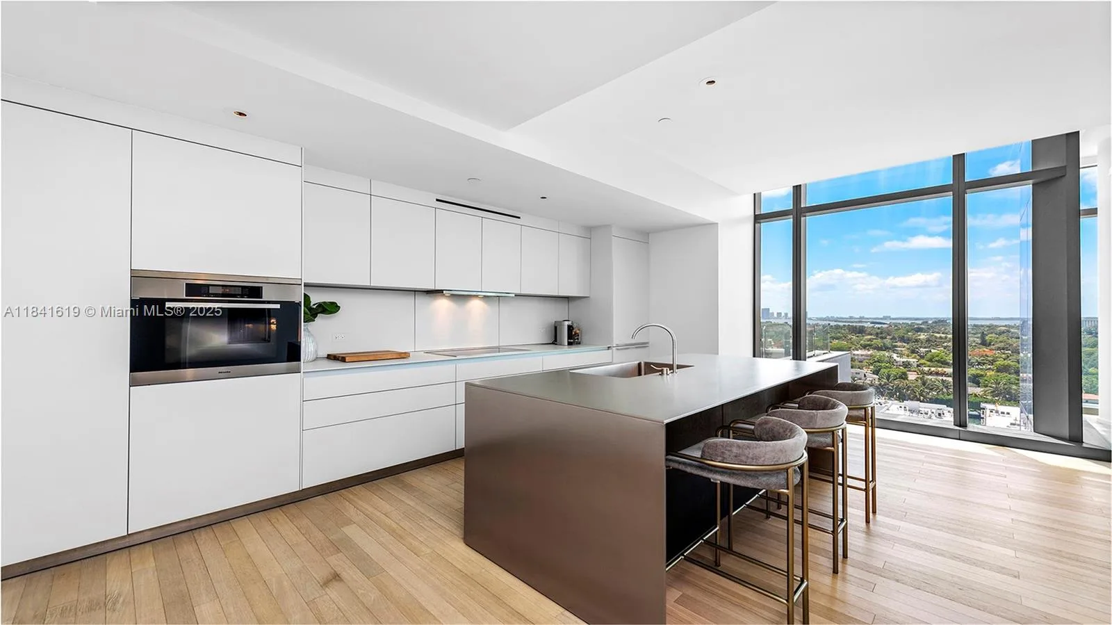 2901 Collins Ave # 1403, Miami Beach, FL 33140 photo 8