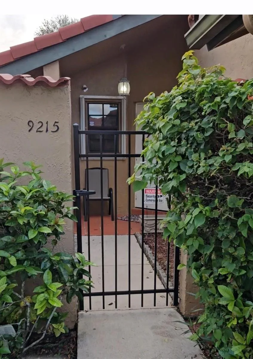 9215 W Sunrise Boulevard, Plantation, FL 33322