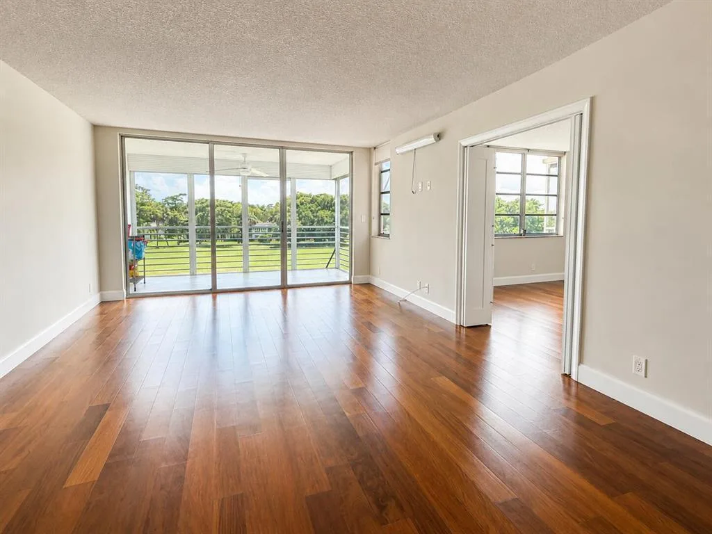 4030 W PALM AIRE Drive # 402, Pompano Beach, FL 33069 — zdjęcie 2