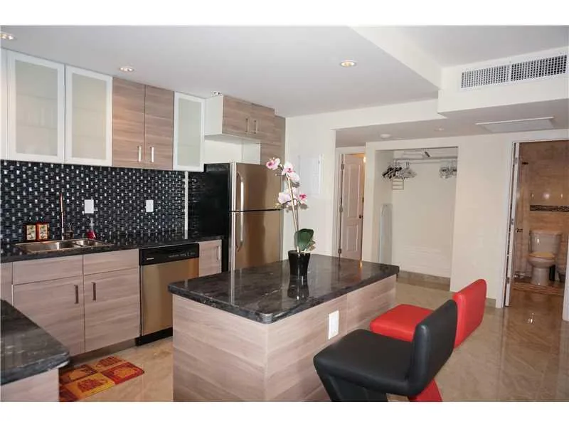 19370 COLLINS AV SEASONAL # 1007, Sunny Isles Beach, FL 33160 photo 2