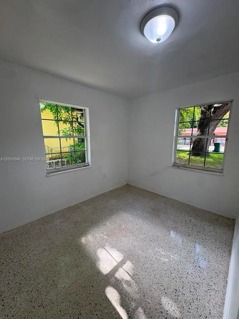 475 NE 164th St, Miami, FL 33162 photo 3
