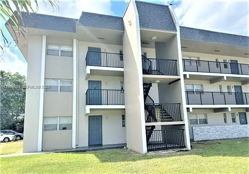 7911 N Colony Cir N # 202, Tamarac, FL 33321