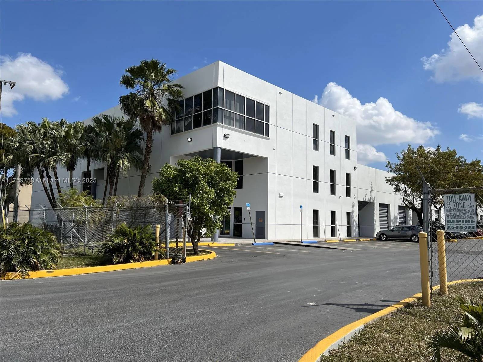 7860 NW 71st St, Medley, FL 33166