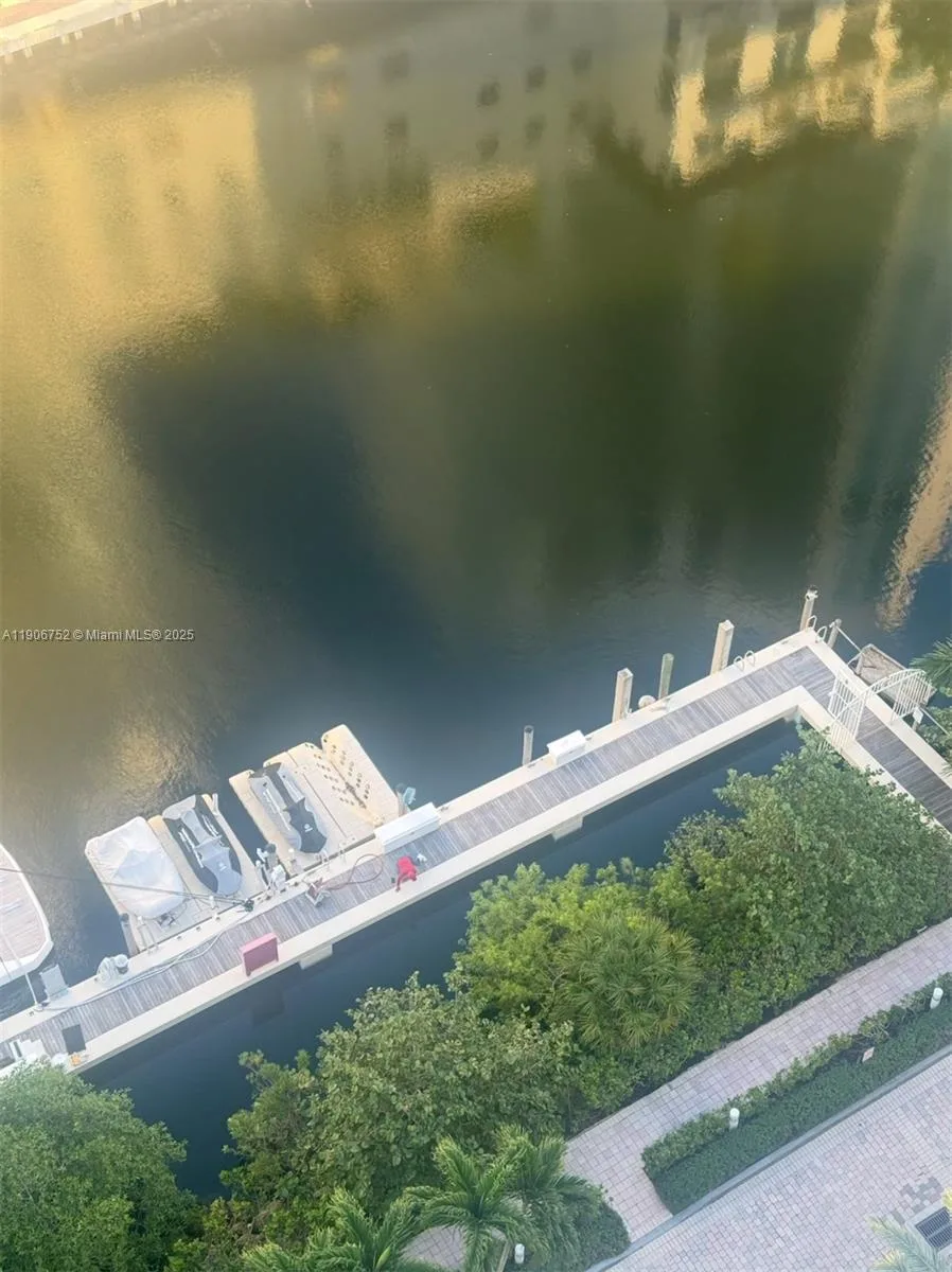 16400 Collins Ave, Sunny Isles Beach, FL 33160