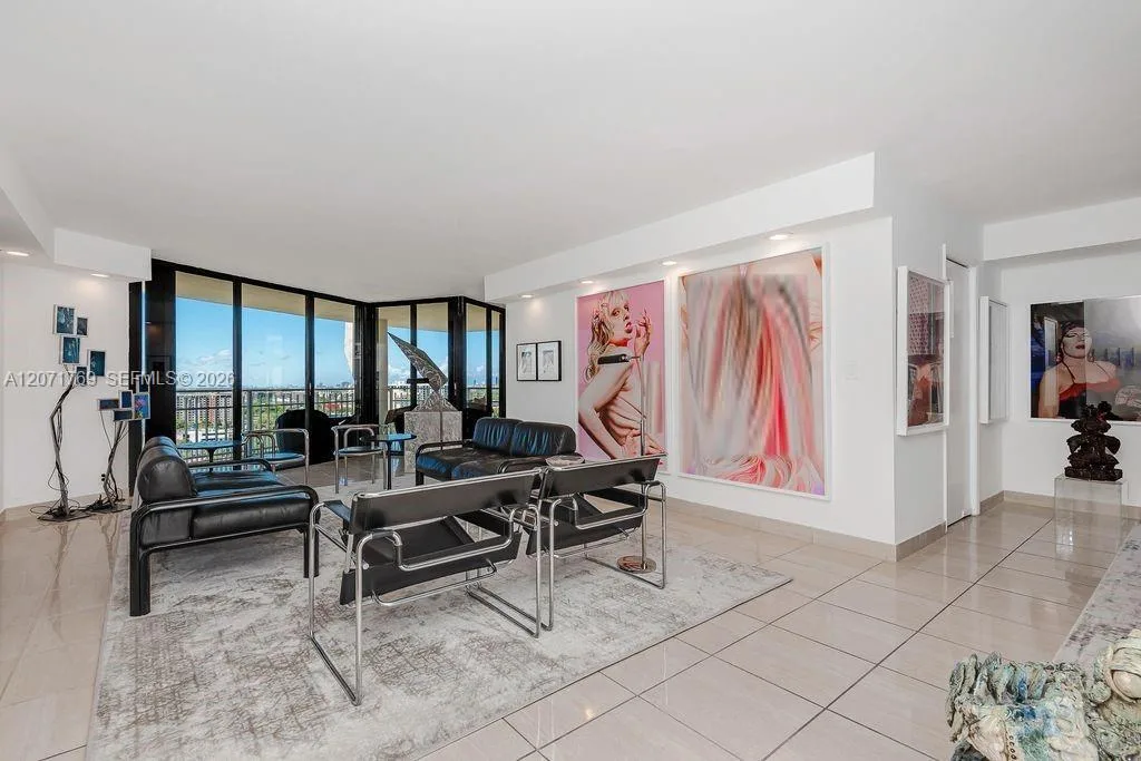 1000 QUAYSIDE TERRACE # 1901, Miami, FL 33138
