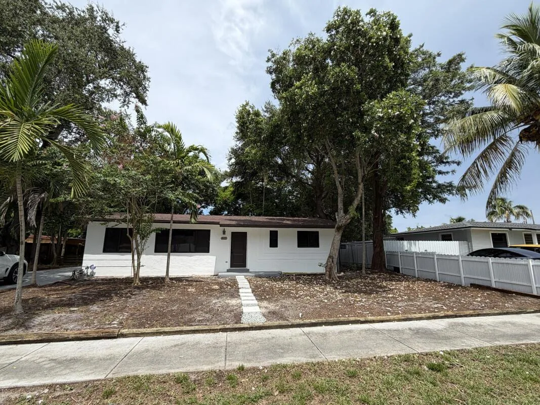 3611 SW 33rd Avenue, West Park, FL 33023 photo 2