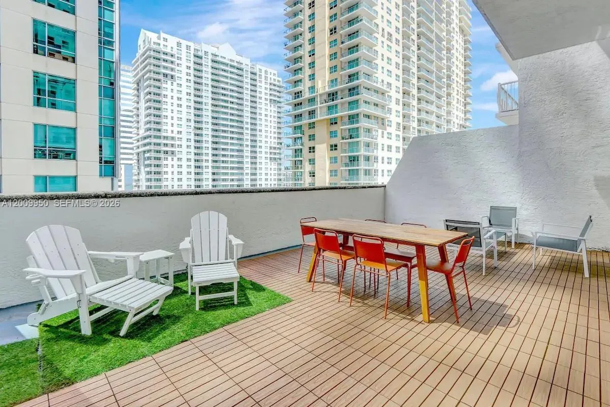 1200 Brickell Bay Dr # 1404, Miami, FL 33131
