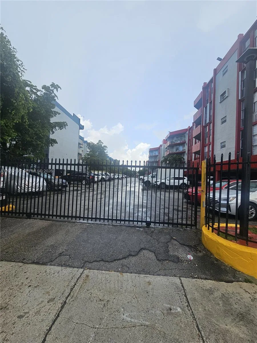 1750 W 46th St # 518, Hialeah, FL 33012 photo 4