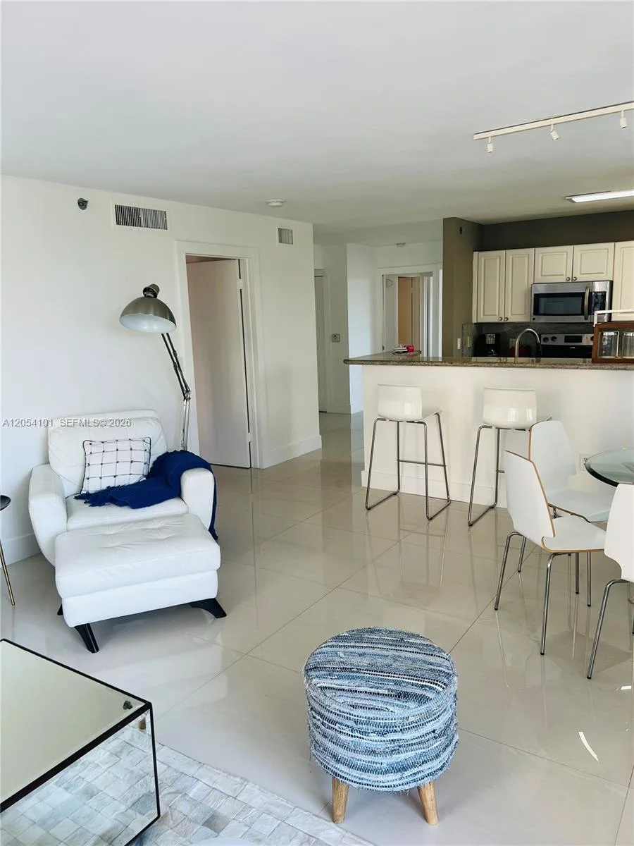 19901 E Country Club Dr # 2401, Aventura, FL 33180 photo 2