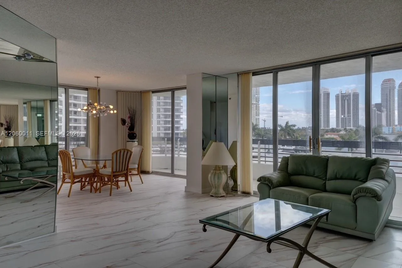 3600 Mystic Pointe Dr # 613, Aventura, FL 33180