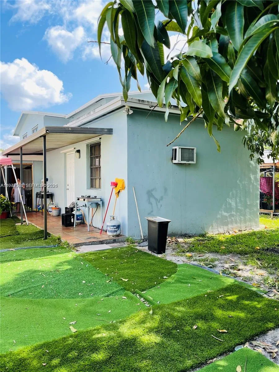 952 E 19th St, Hialeah, FL 33013 photo 12
