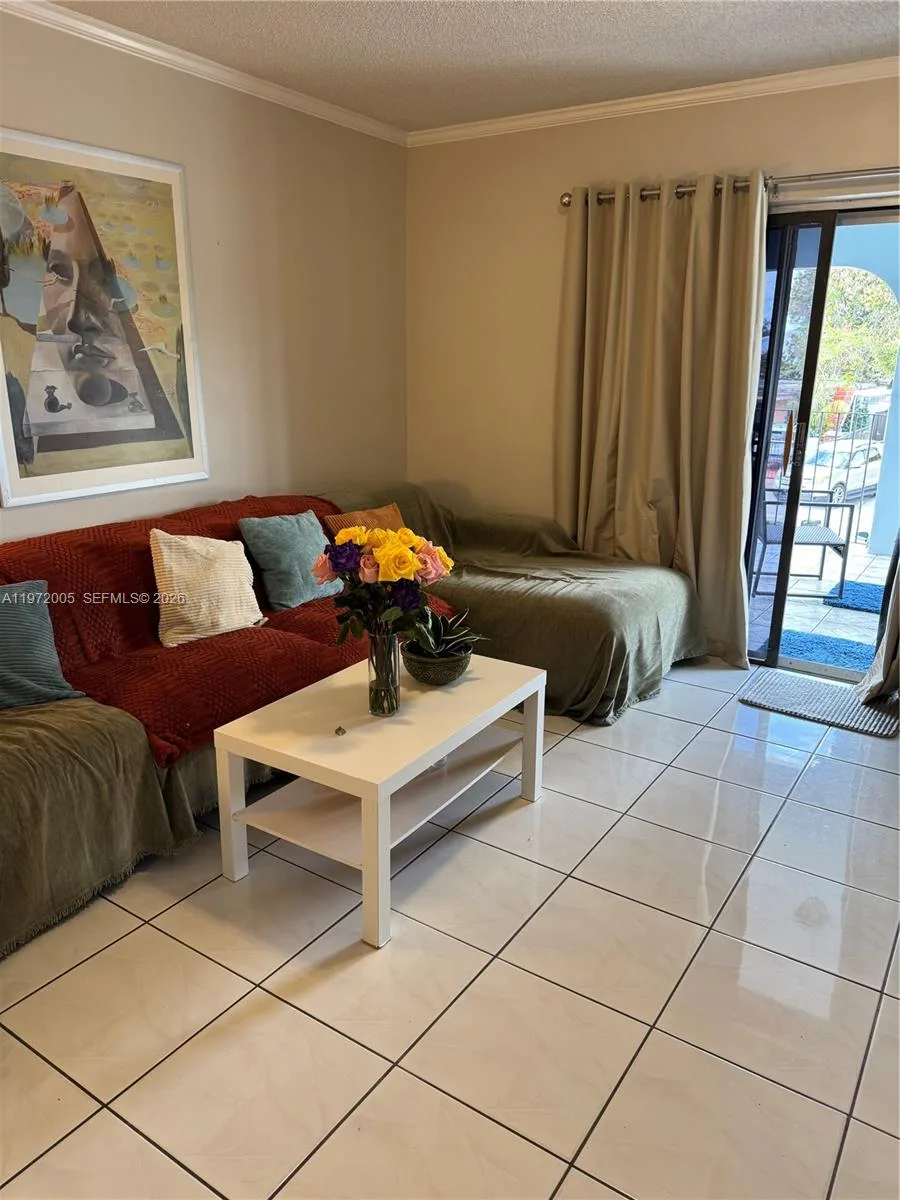 952 E 19th St, Hialeah, FL 33013 photo 2