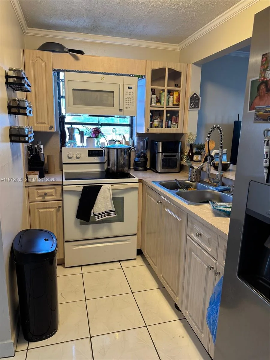 952 E 19th St, Hialeah, FL 33013 photo 6