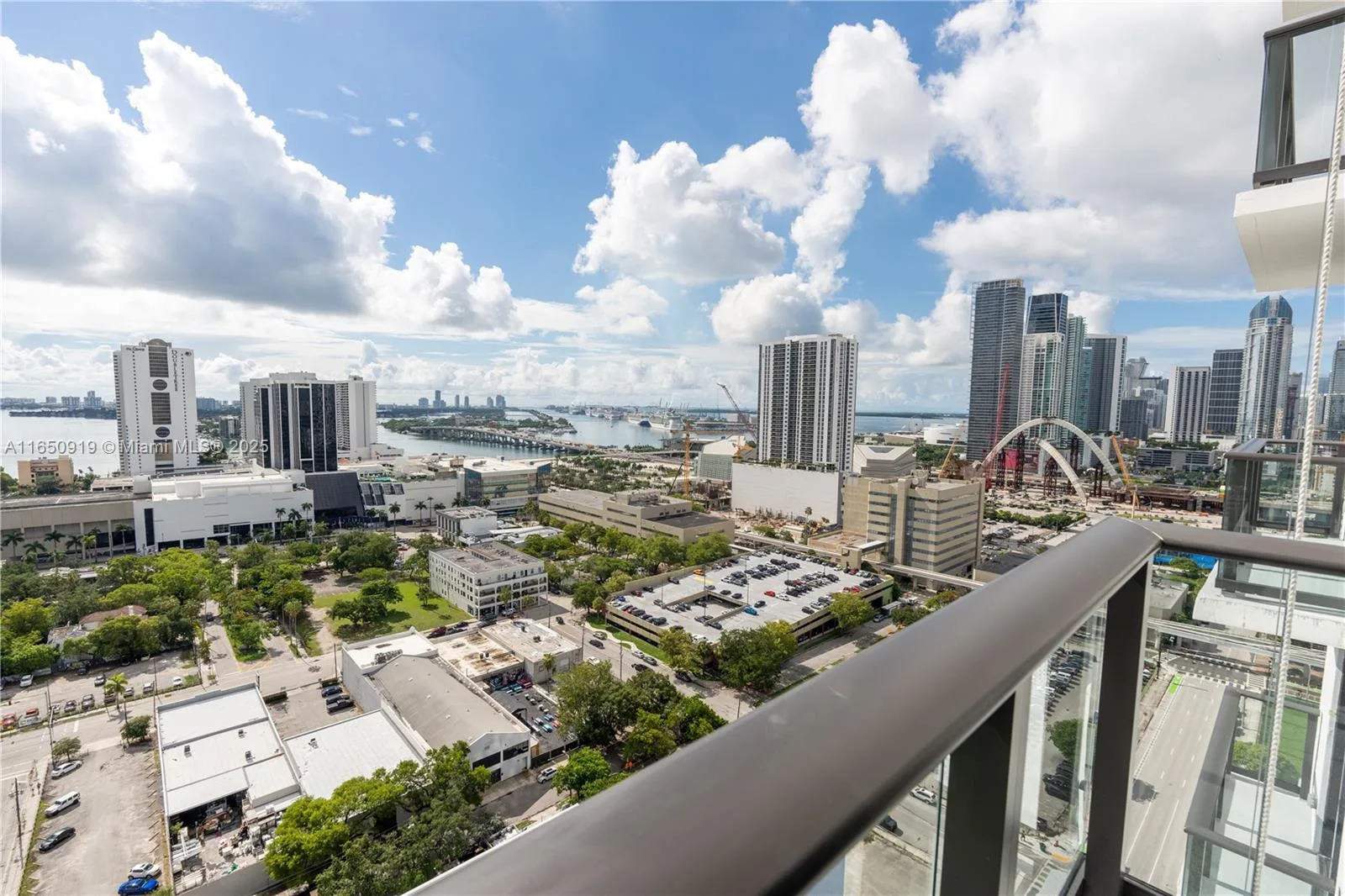 1642 NE 1st Ave # 2409, Miami, FL 33132 photo 2