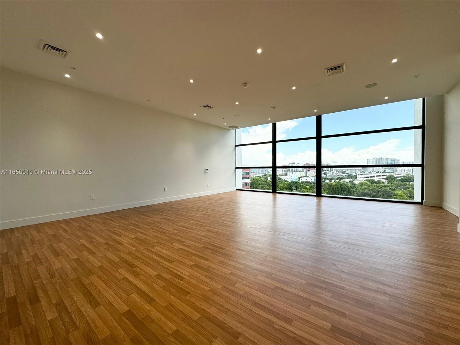 1642 NE 1st Ave # 2409, Miami, FL 33132 photo 5