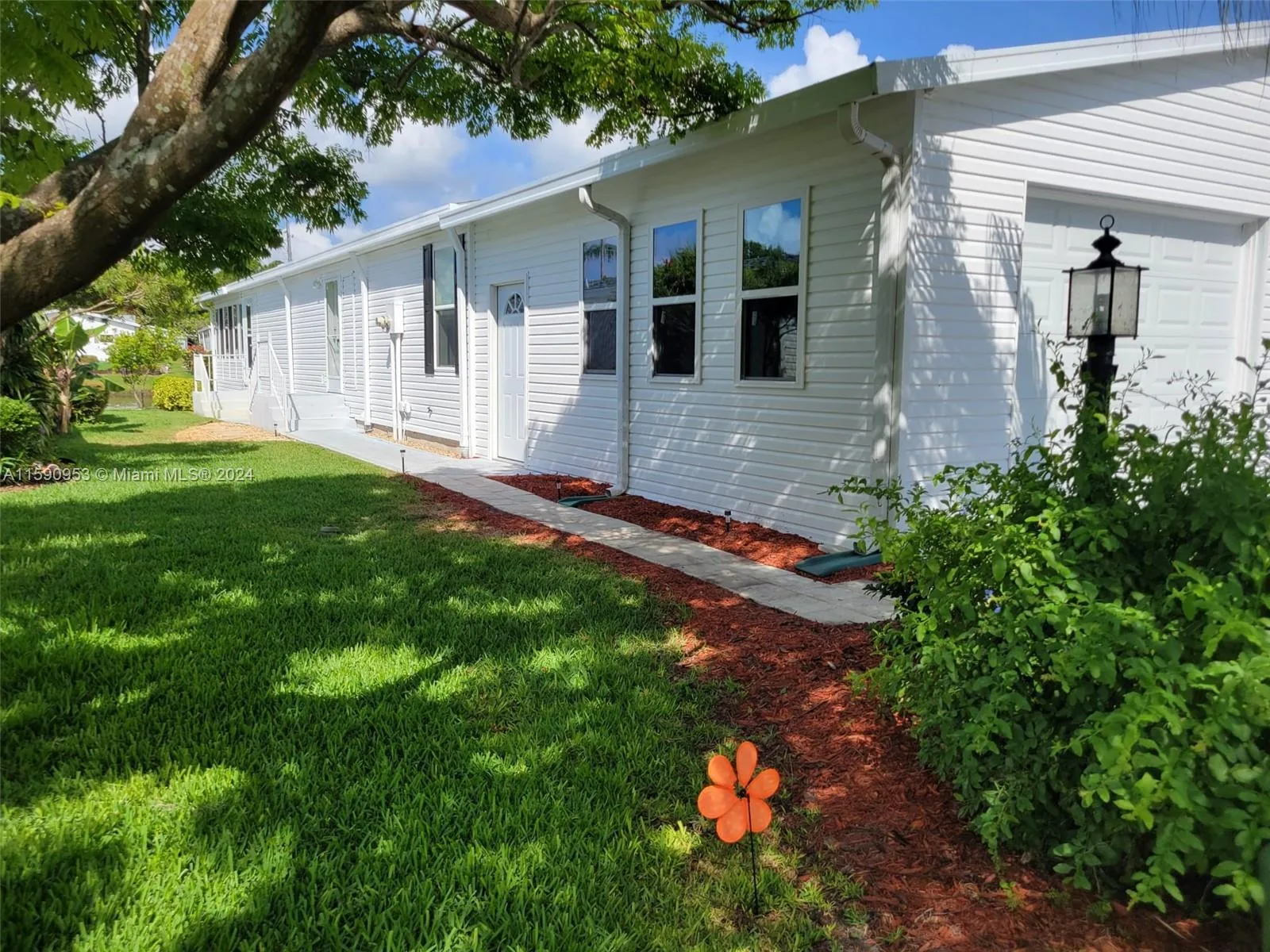 502 Portside Lane, Other City - In The State Of Florida, FL 32141 photo 2