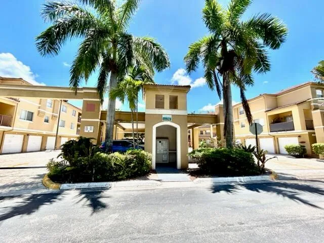 741 N Pine Island Road # 303, Plantation, FL 33324