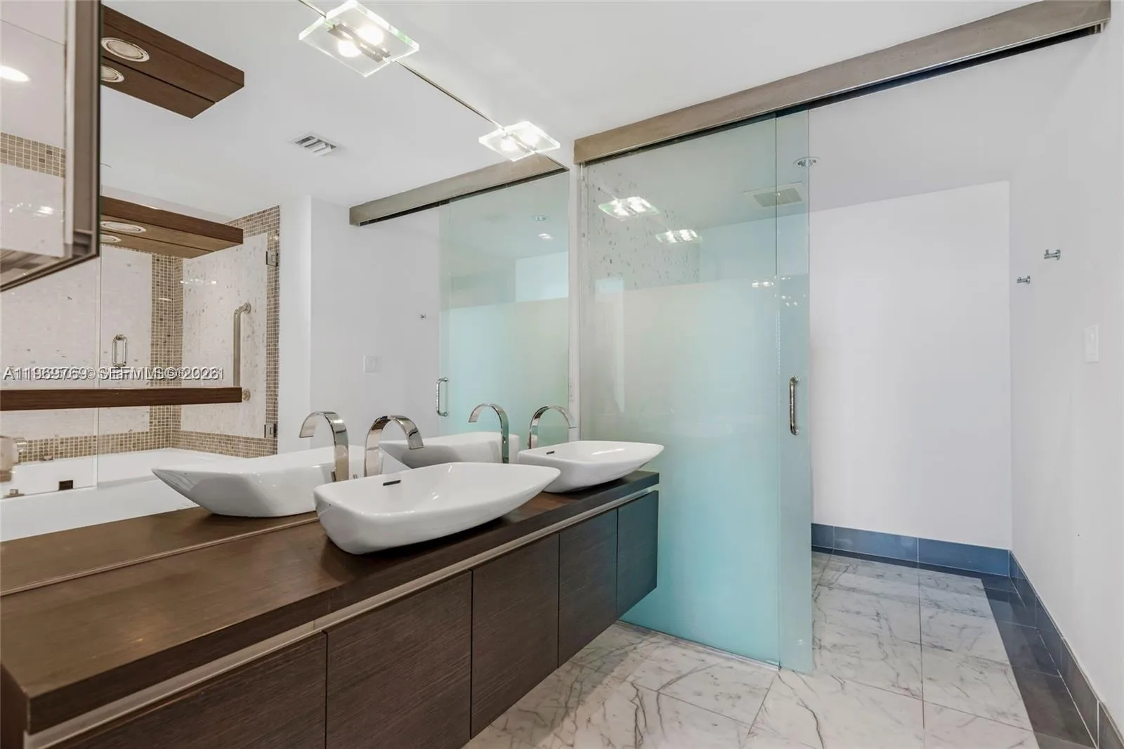 200 Biscayne Boulevard Way # 3913, Miami, FL 33131