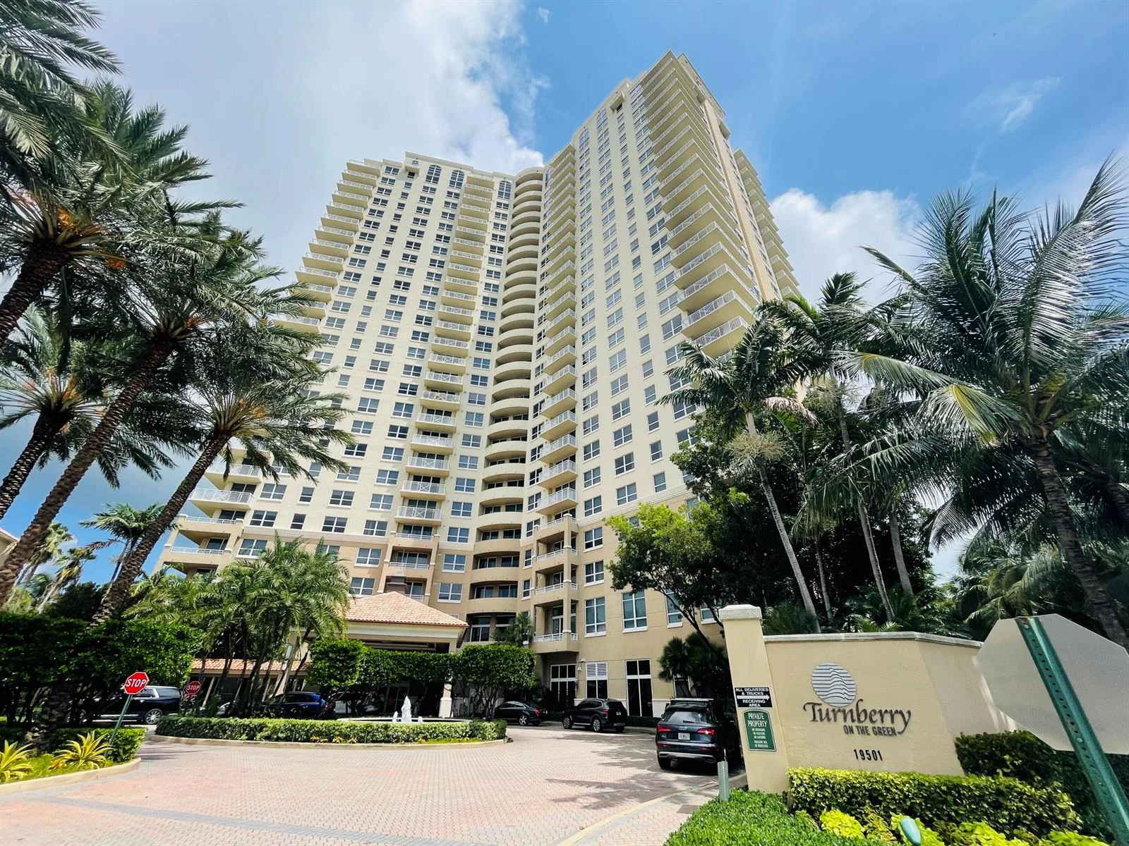 19900 E Country Club Drive # 210, Aventura, FL 33180