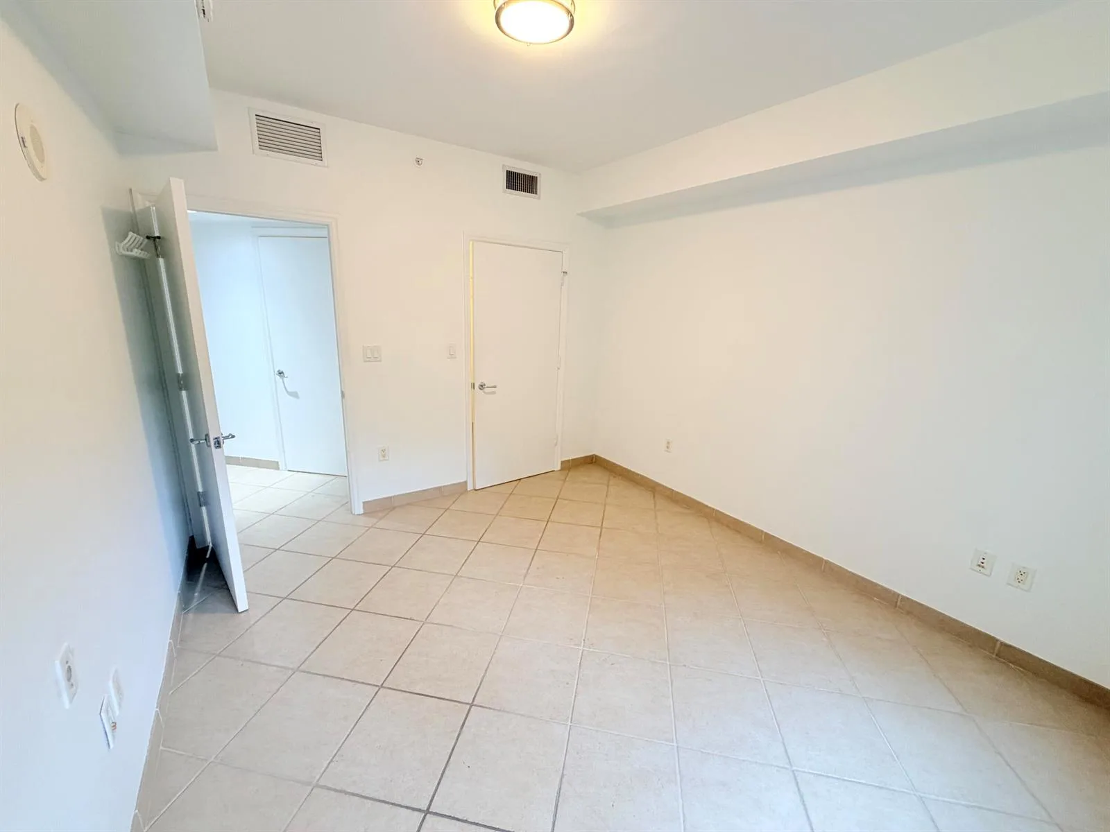 19900 E Country Club Drive # 210, Aventura, FL 33180 photo 11