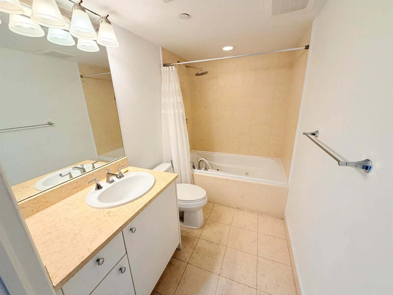 19900 E Country Club Drive # 210, Aventura, FL 33180 photo 13