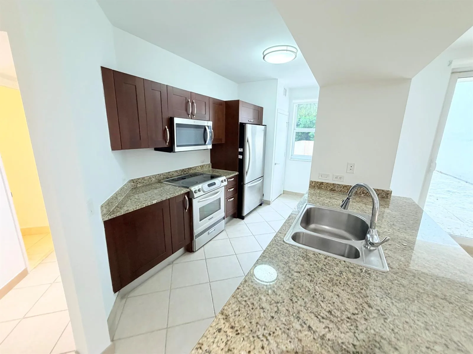 19900 E Country Club Drive # 210, Aventura, FL 33180 photo 3