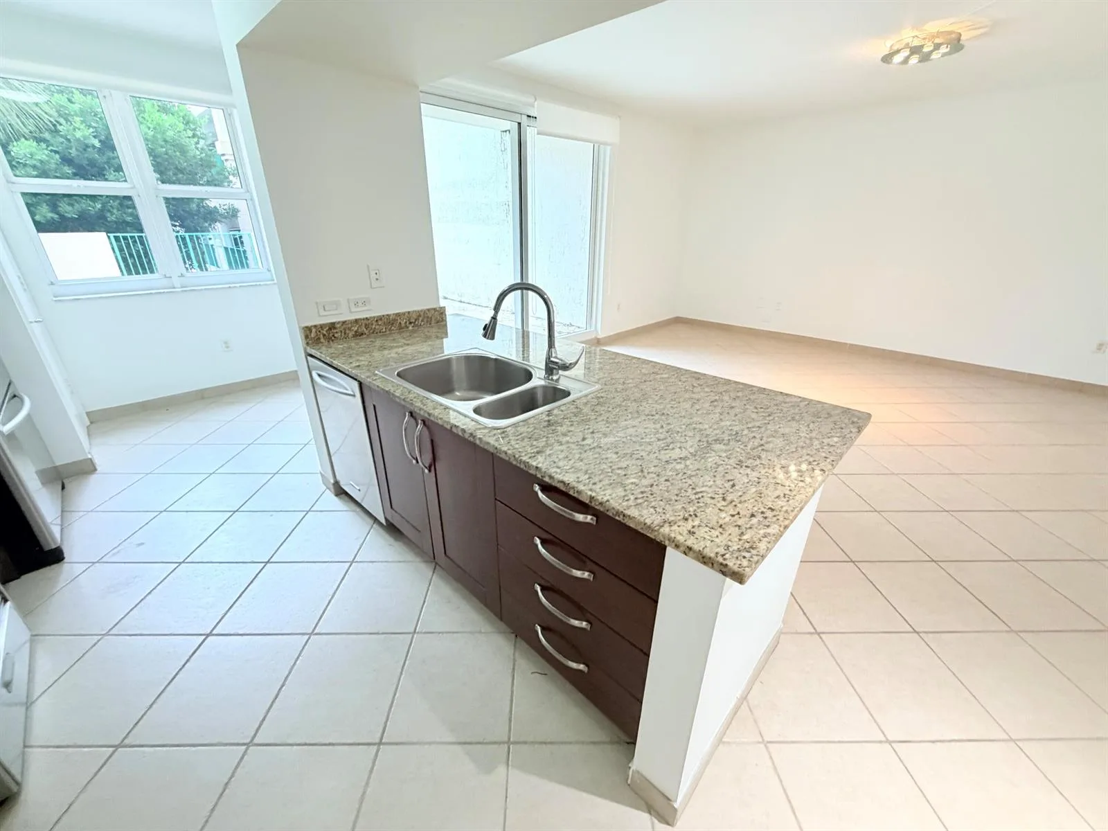 19900 E Country Club Drive # 210, Aventura, FL 33180 photo 5
