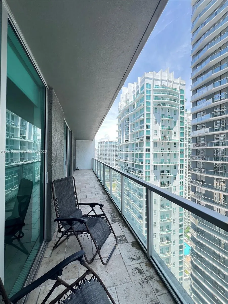 55 SE 6th St # 3305, Miami, FL 33131 photo 2