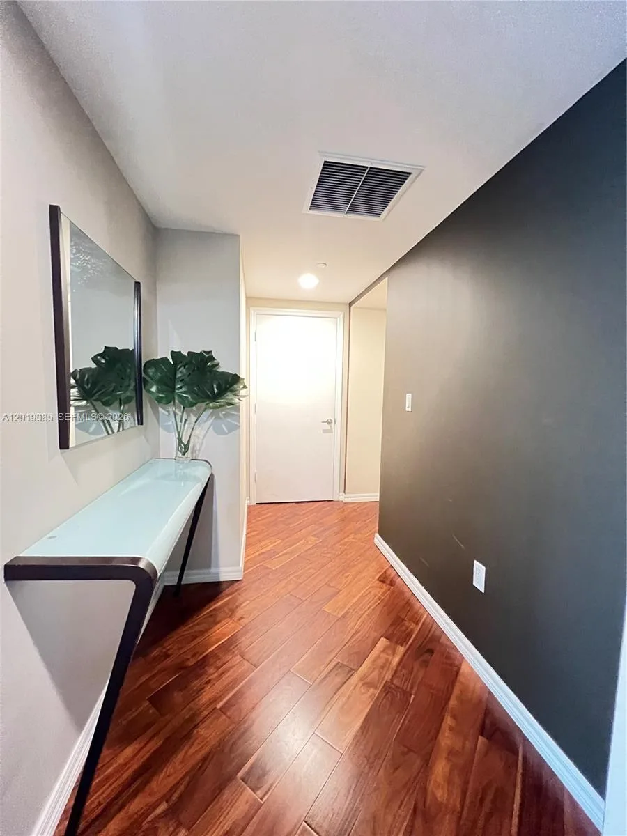 55 SE 6th St # 3305, Miami, FL 33131 photo 3