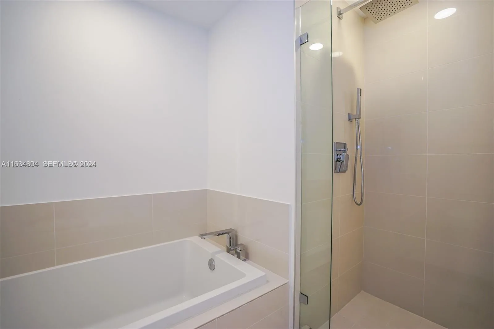 55 SW 9th ST # 2108, Miami, FL 33130 photo 12
