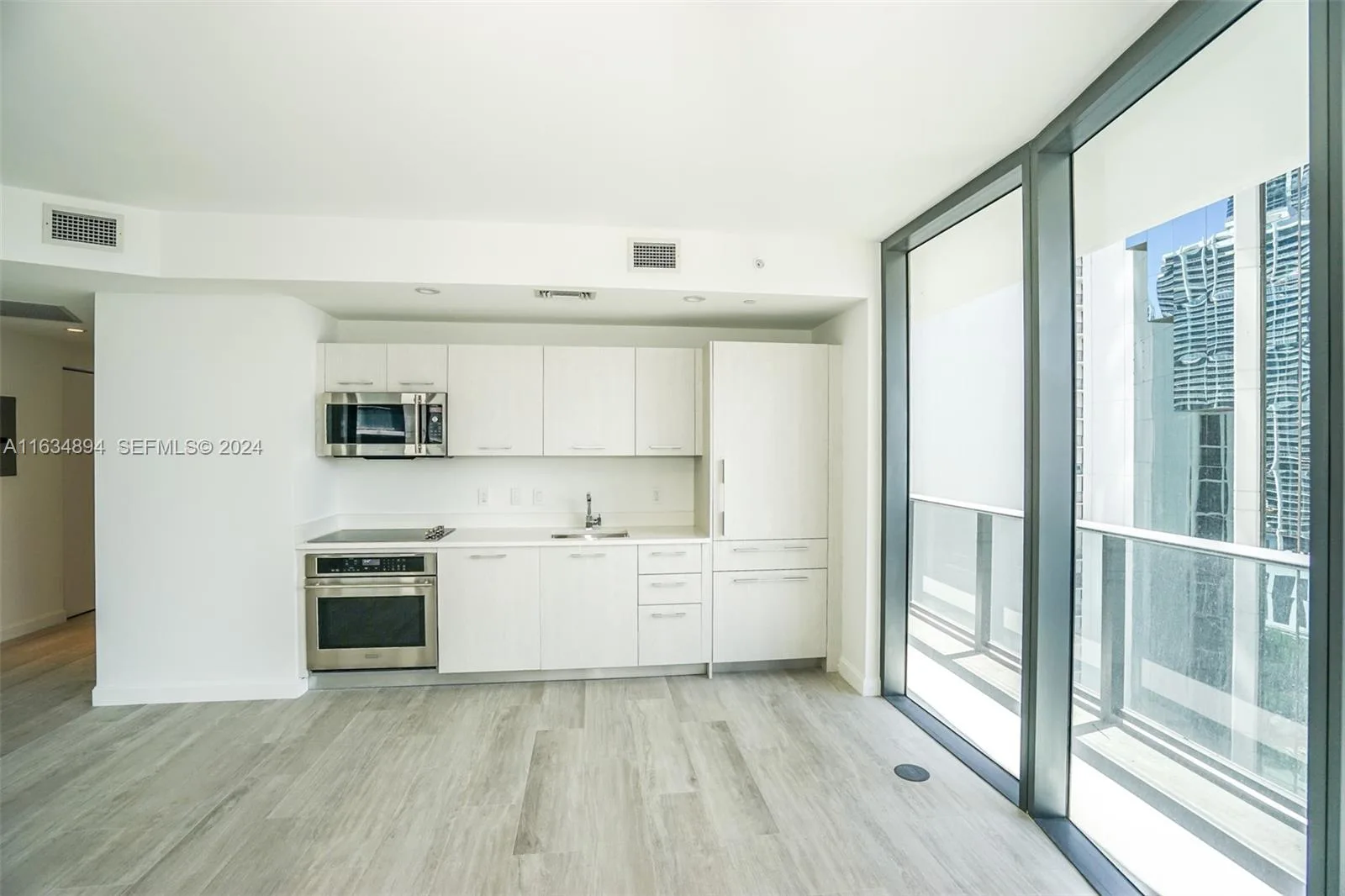 55 SW 9th ST # 2108, Miami, FL 33130 photo 3