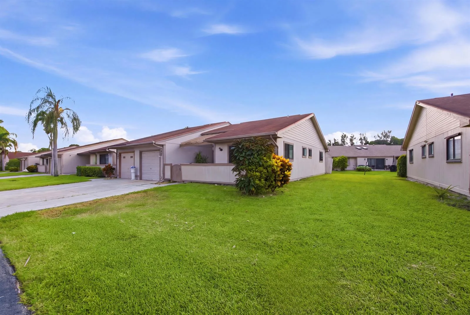 18 WINCHMORE Lane, Boynton Beach, FL 33426 photo 3