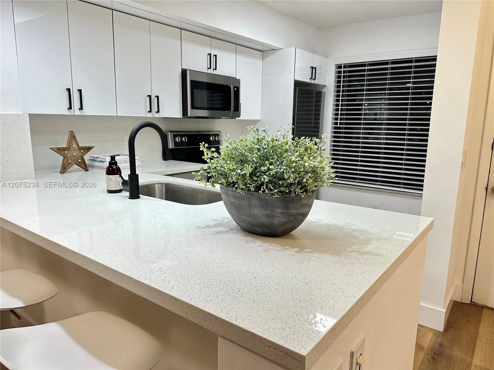 202 Lake Pointe Dr # 104, Oakland Park, FL 33309 photo 2