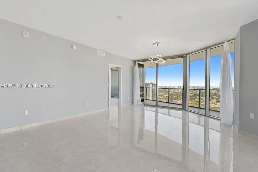 488 NE 18th St # 3801, Miami, FL 33132 photo 2