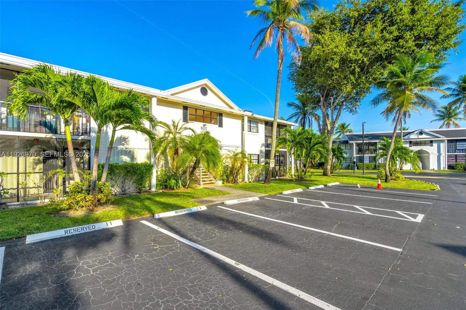 907 NE 199th St # 101, Miami, FL 33179 photo 2