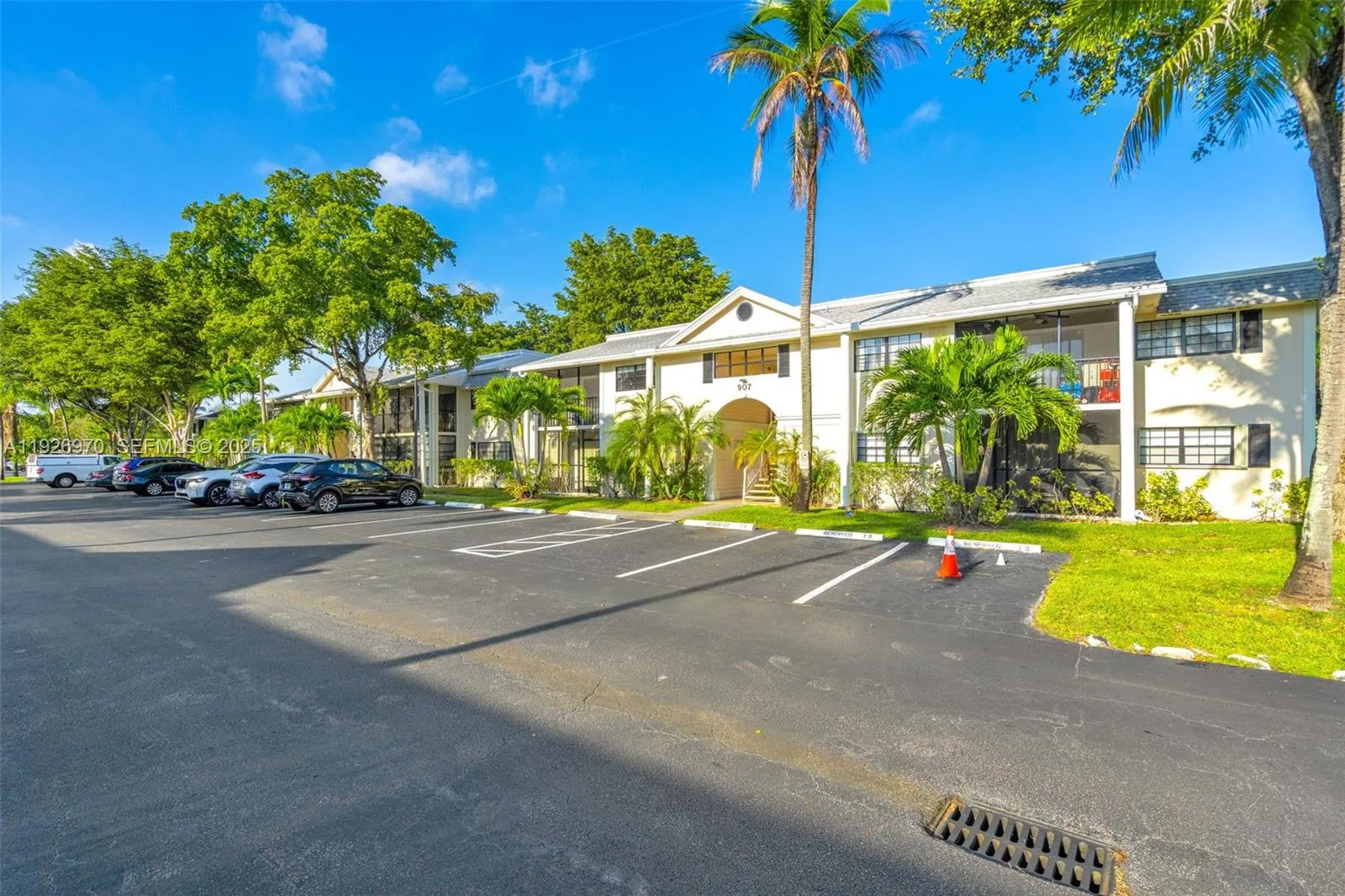 907 NE 199th St # 101, Miami, FL 33179 photo 3