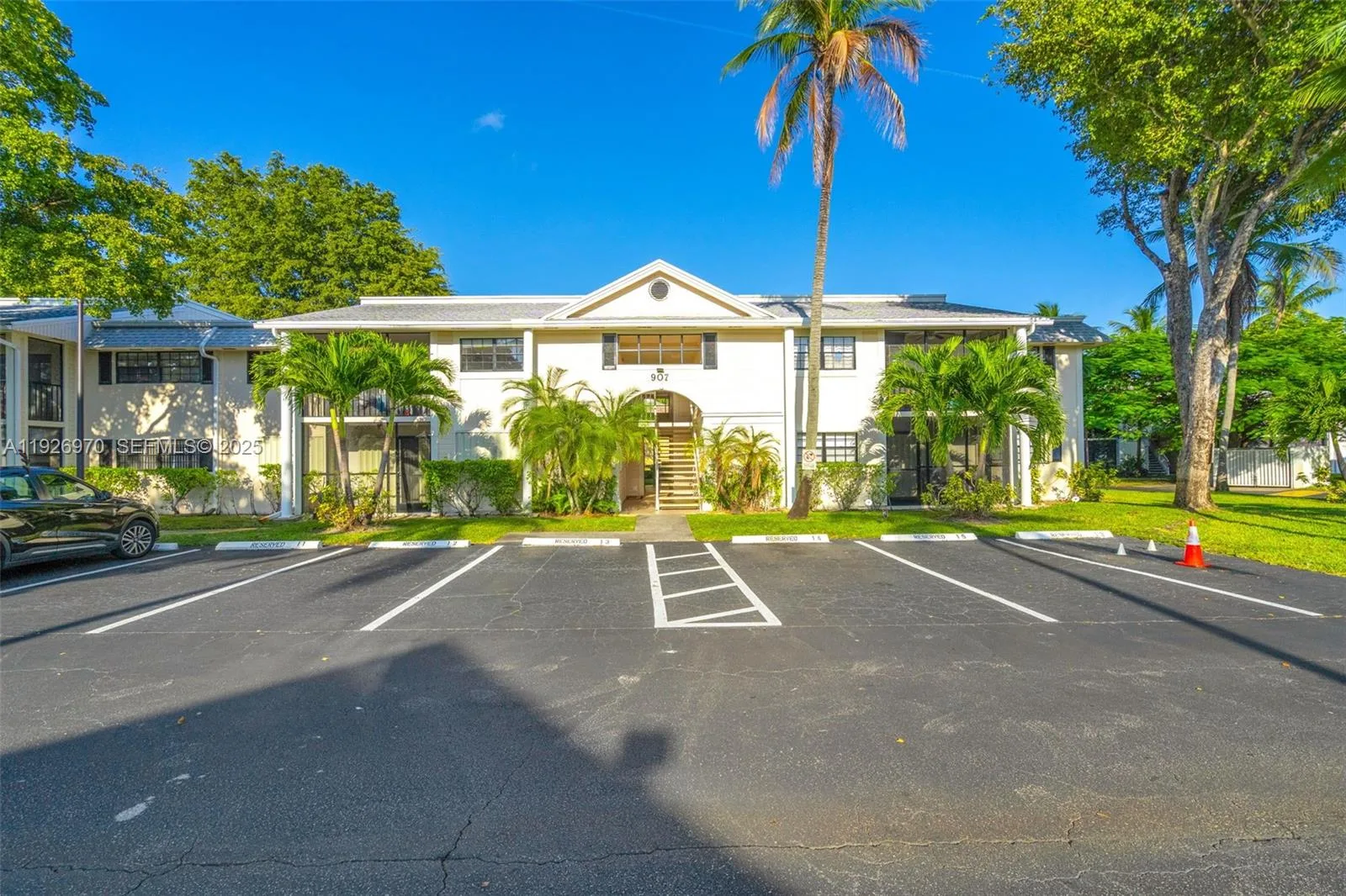 907 NE 199th St # 101, Miami, FL 33179 photo 4